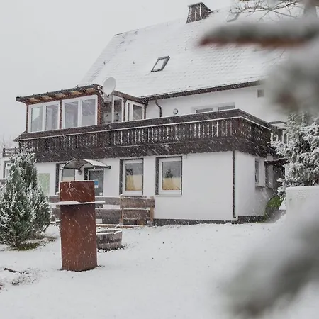 Gemuetliches Familienfreundliches Im Gruenen Mit Hund